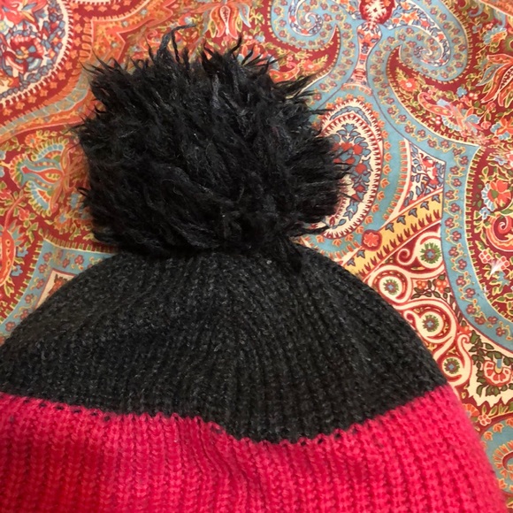 Roots Beanie - Picture 4 of 7